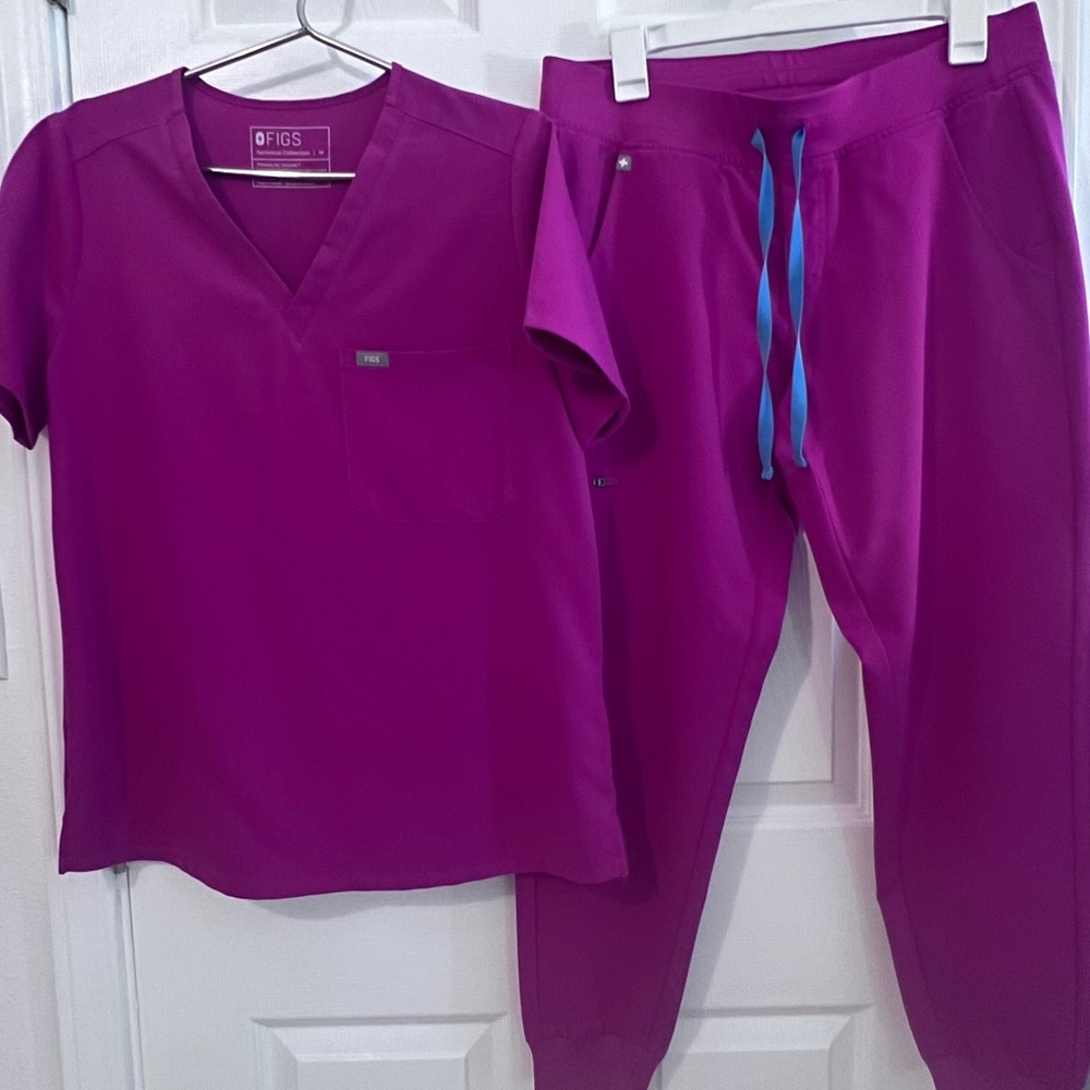 Scrub set